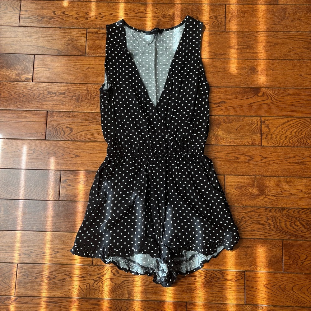 💫 5/$15: Forever 21 Black and White Polka Dot Romper Women’s Size Small
